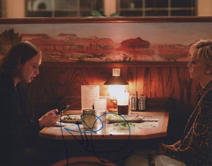 Hannah Einbinder autograph