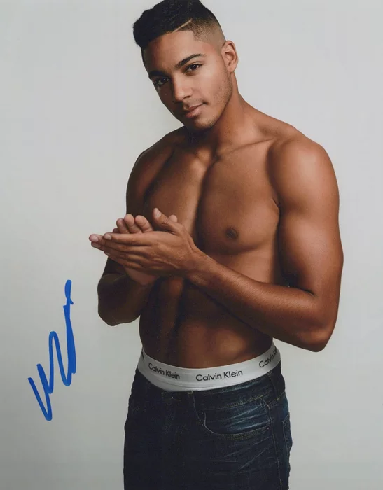 Michael Evans Behling autograph