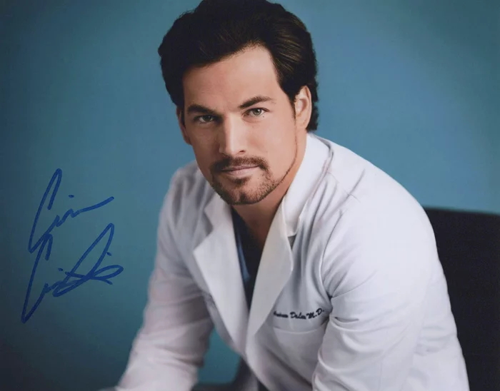 Giacomo Gianniotti autograph