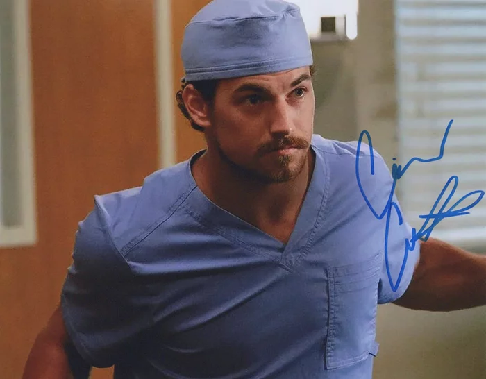 Giacomo Gianniotti autograph