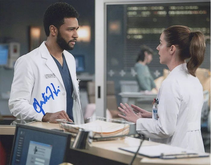 Anthony Hill autograph