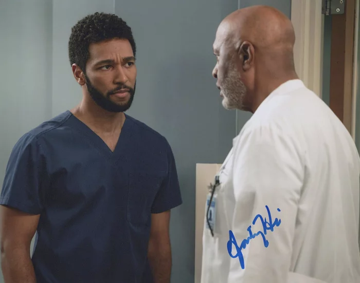 Anthony Hill autograph