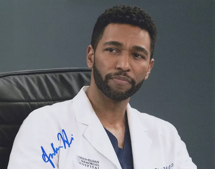 Anthony Hill autograph