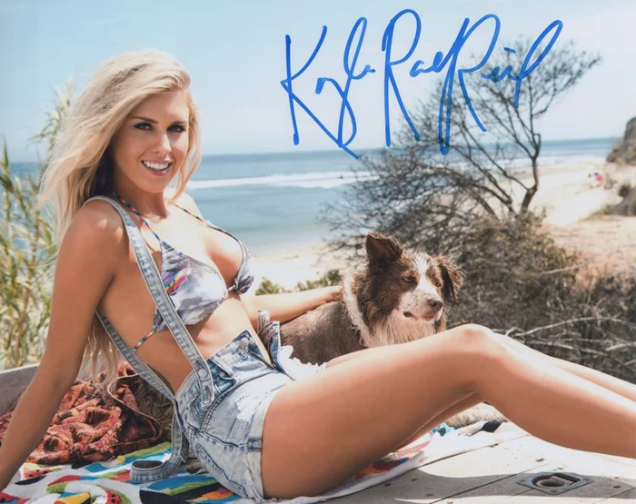 Kayla Rae Reid autograph