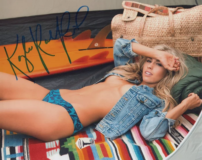 Kayla Rae Reid autograph