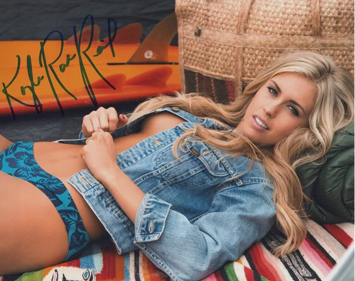 Kayla Rae Reid autograph