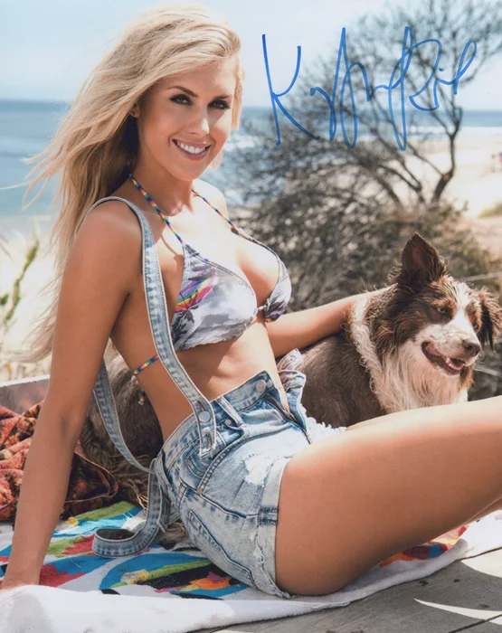 Kayla Rae Reid autograph