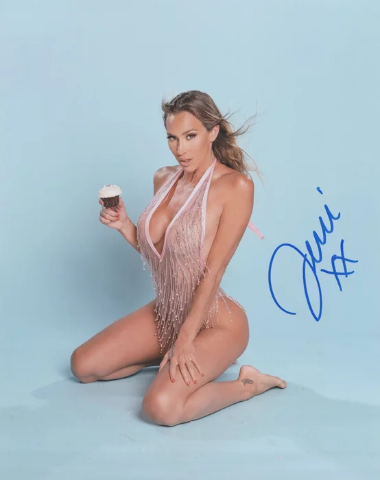 Jeni Summers autograph