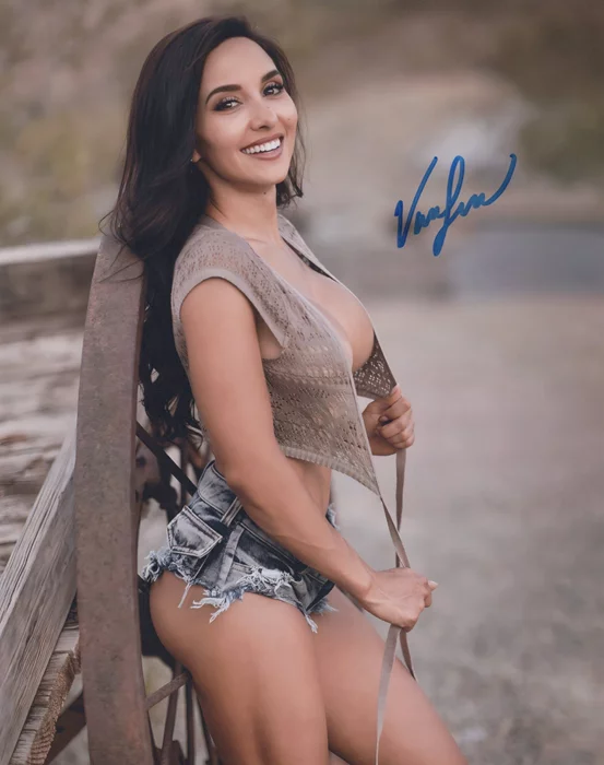 Vanessa Serros autograph