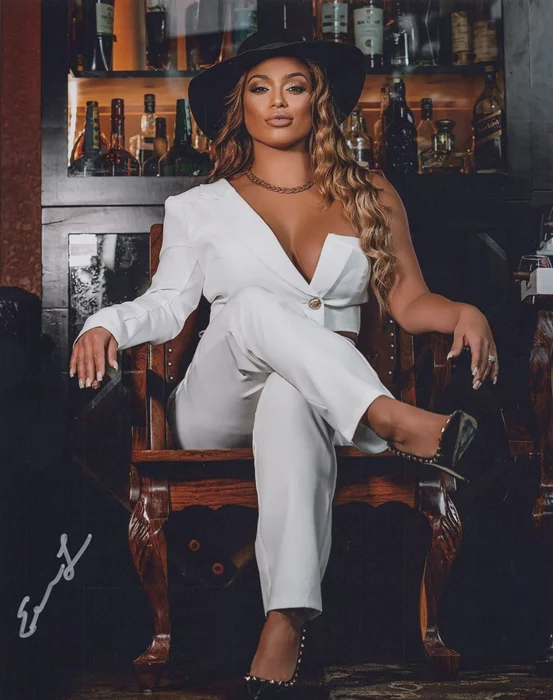 Elektra Lopez autograph