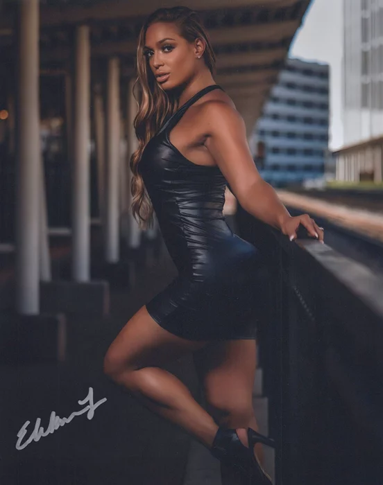 Elektra Lopez autograph