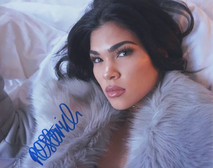 Rachael Ostovich autograph