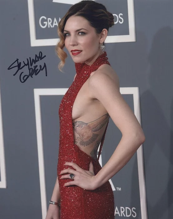 Skylar Grey autograph