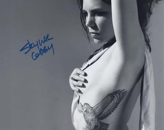 Skylar Grey autograph