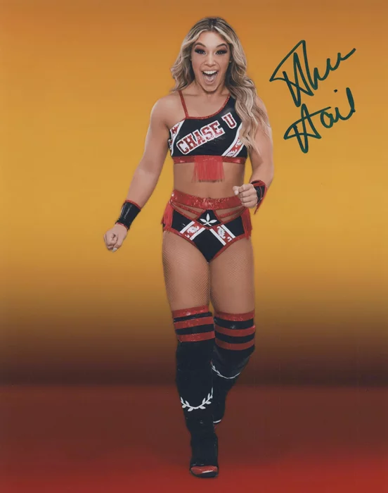 Thea Hail autograph