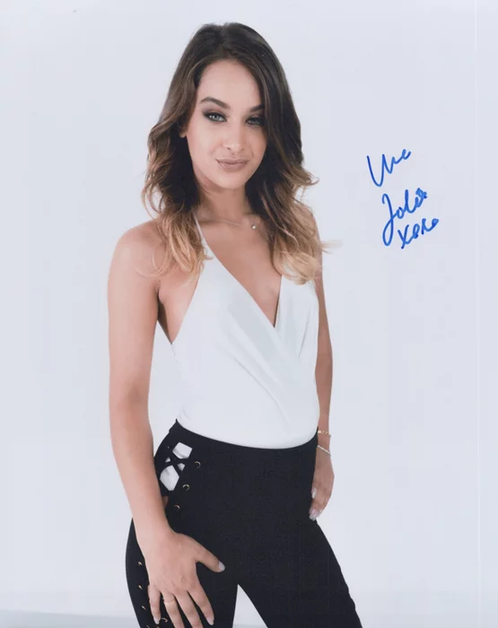 Uma Jolie autograph