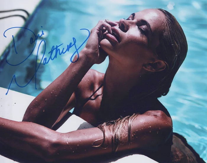 Dani Mathers autograph