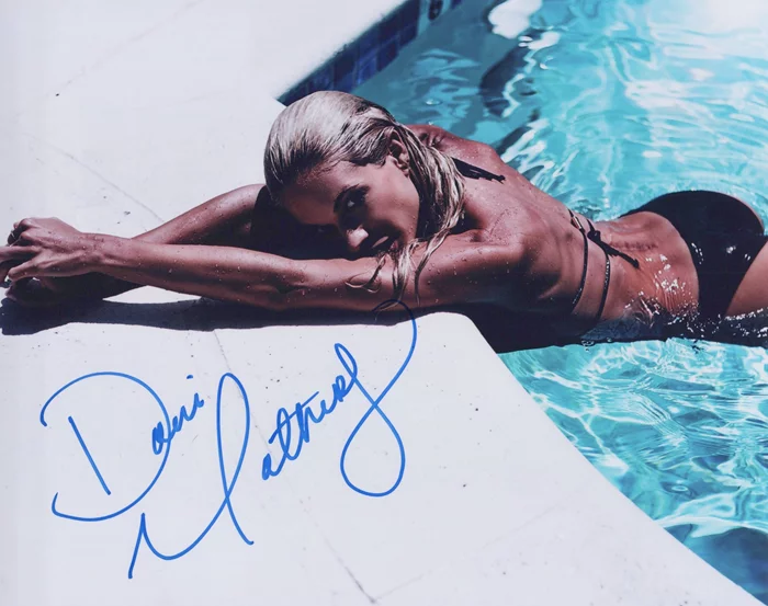 Dani Mathers autograph