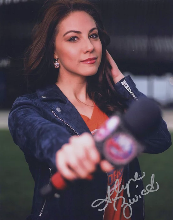 Alyse Zwick autograph