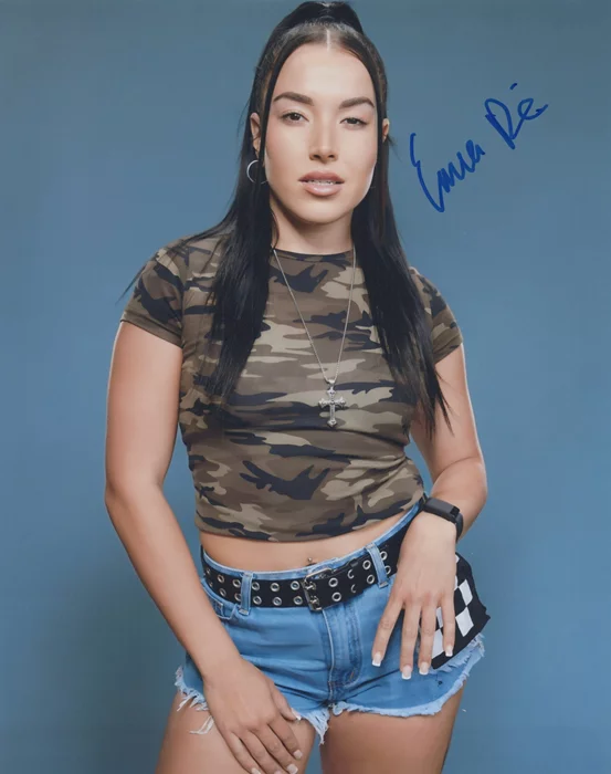 Emma Diaz autograph