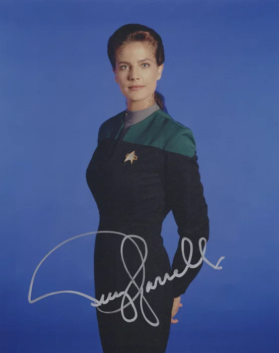 Terry Farrell autograph