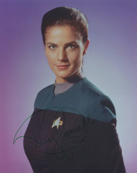 Terry Farrell autograph