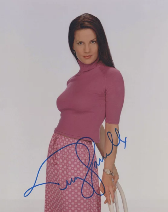 Terry Farrell autograph