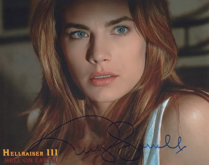 Terry Farrell autograph