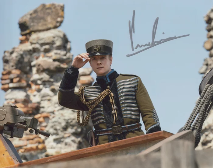 Patrick Gibson autograph