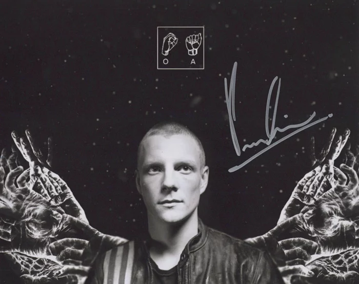 Patrick Gibson autograph