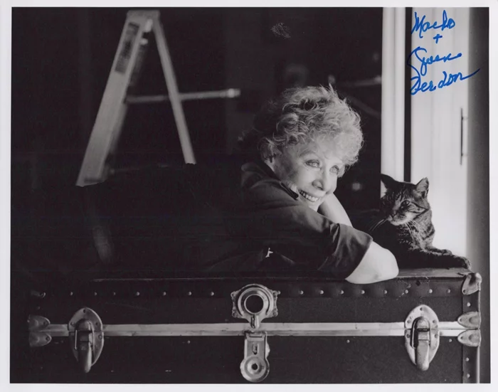 Gwen Verdon autograph