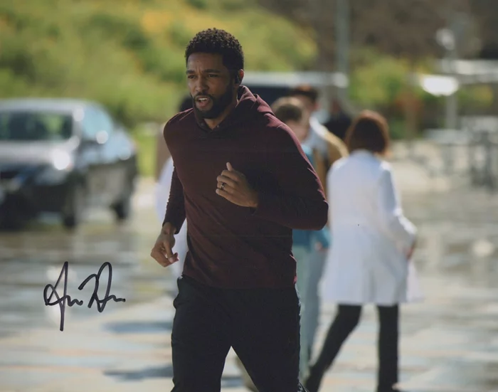 Anthony Hill autograph