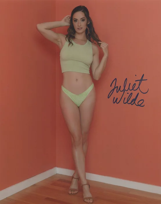 Juliet Wilde autograph