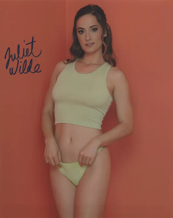 Juliet Wilde autograph