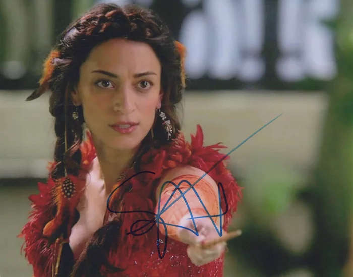 Sara Tomko autograph