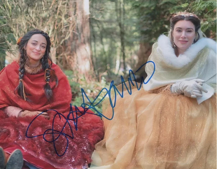 Sara Tomko autograph