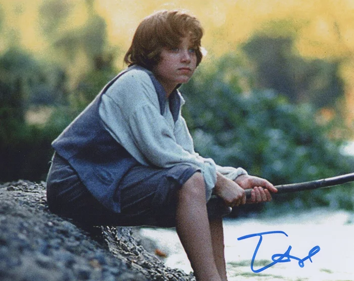 Elijah Wood autograph