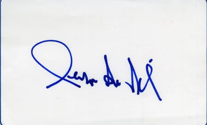 Penelope Ann Miller autograph