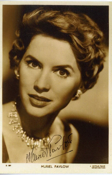 Muriel Pavlow autograph