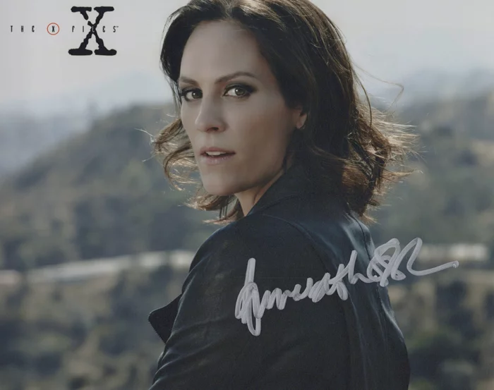 Annabeth Gish autograph