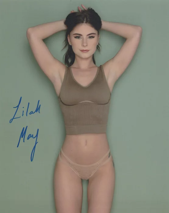 Lilah May autograph