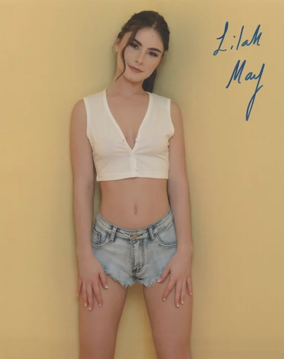 Lilah May autograph