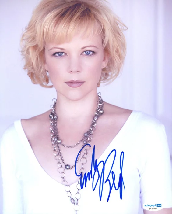 Emily Bergl autograph