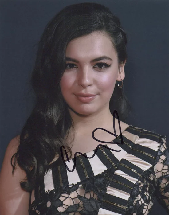 Isabella Gomez autograph