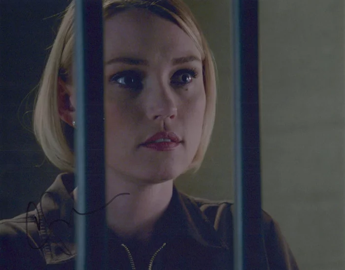 Clare Grant autograph