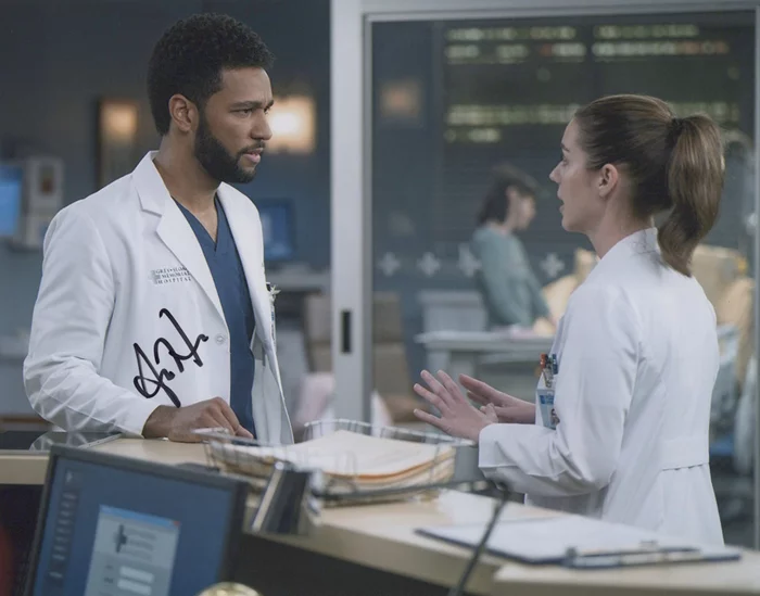 Anthony Hill autograph