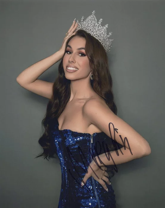 Merylin Nau autograph