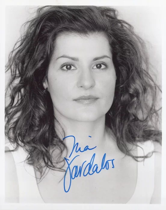 Nia Vardalos autograph
