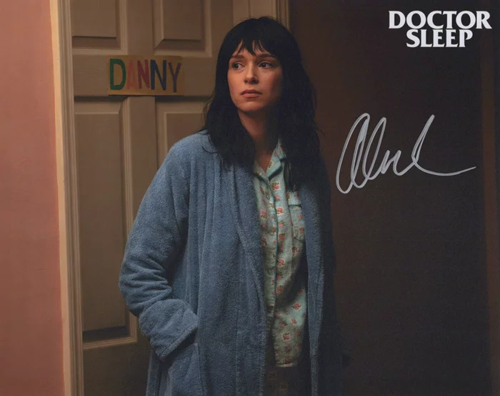 Alex Essoe autograph