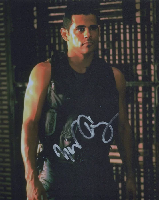Raymond Cruz autograph